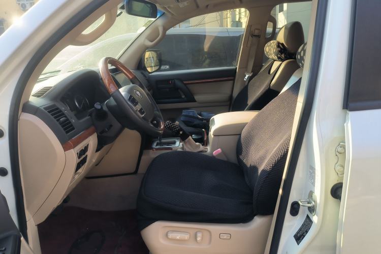 Used Toyota Land Cruiser 2013 4.0L GX-R Middle East Edition Left Front Seat