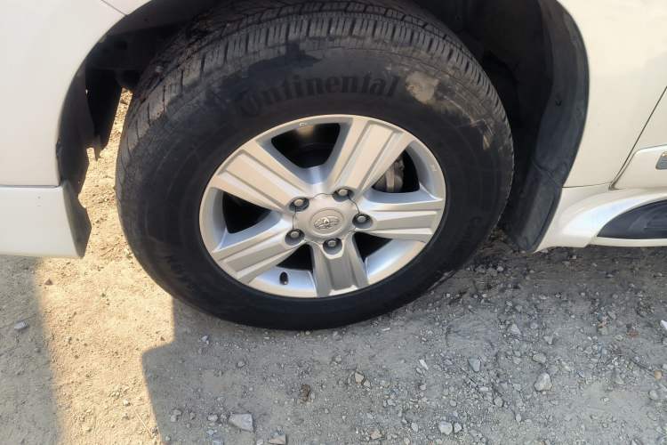 Used Toyota Land Cruiser 2013 4.0L GX-R Middle East Edition Left Front Wheel Hub