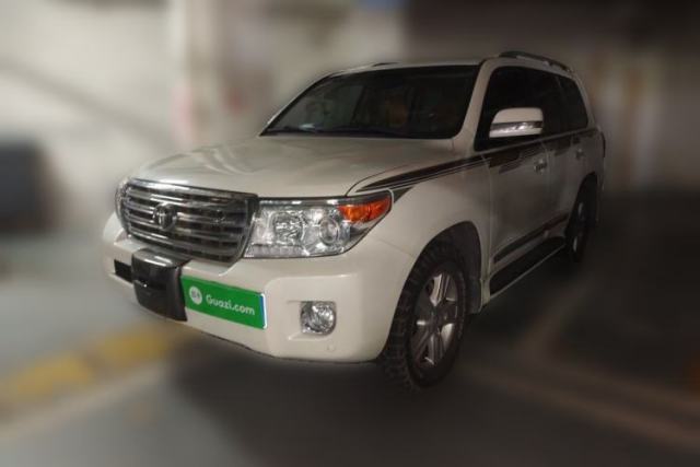 Ojetý Toyota Land Cruiser Land Cruiser, gasoline, eight seats, automatic transmission, with sunroof, 4.0-liter displacement.