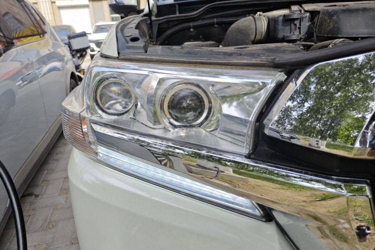 Used Toyota Land Cruiser  Right Front Headlight