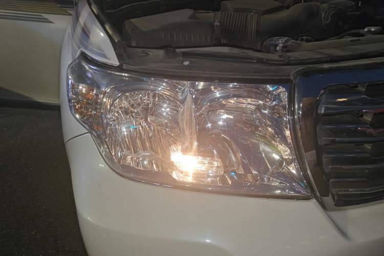 Used Toyota Land Cruiser  Right Front Headlight