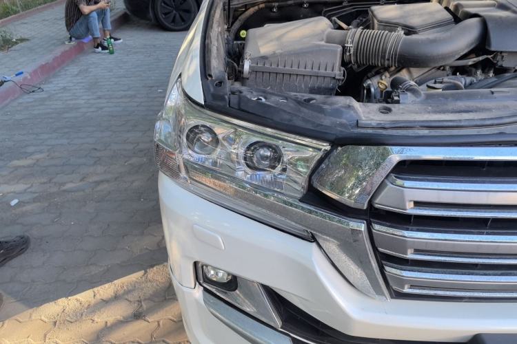 Used Toyota Land Cruiser  Right Front Headlight