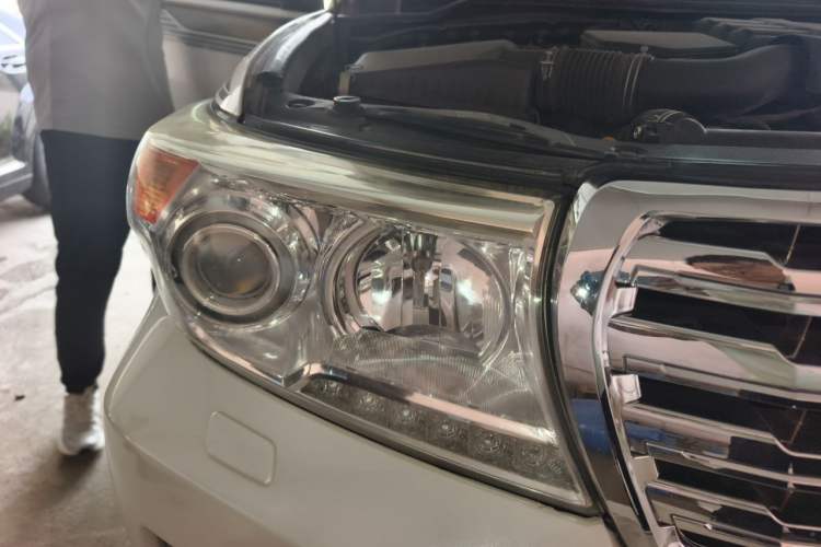 Used Toyota Land Cruiser  Right Front Headlight
