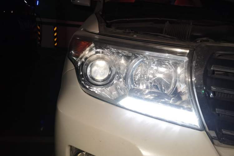 Used Toyota Land Cruiser  Right Front Headlight
