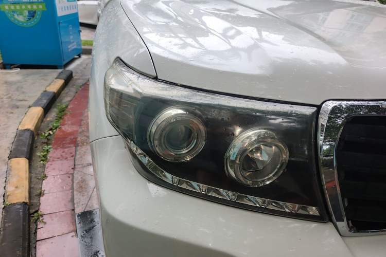 Used Toyota Land Cruiser  Right Front Headlight