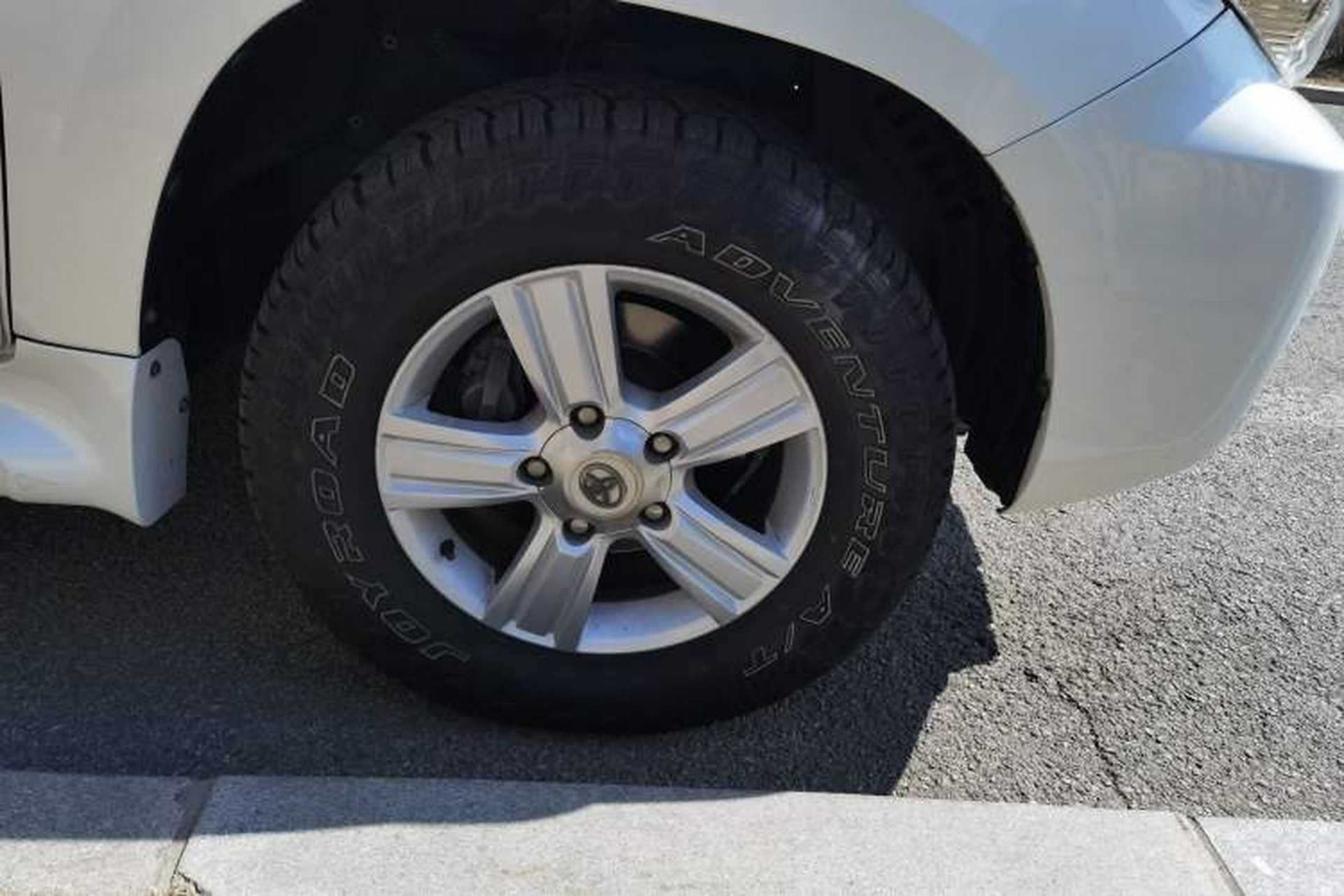 Used Toyota Land Cruiser  Right Front Wheel Hub