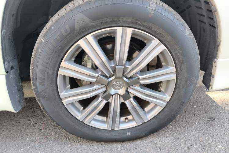 Used Toyota Land Cruiser 2013 4000 Middle East Version Right Front Wheel Hub