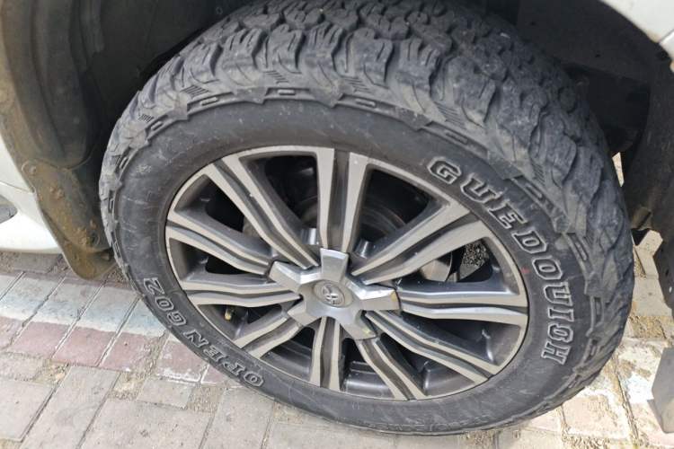 Used Toyota Land Cruiser  Right Front Wheel Hub