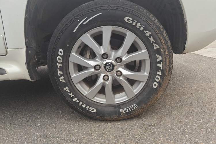 Used Toyota Land Cruiser  Right Front Wheel Hub