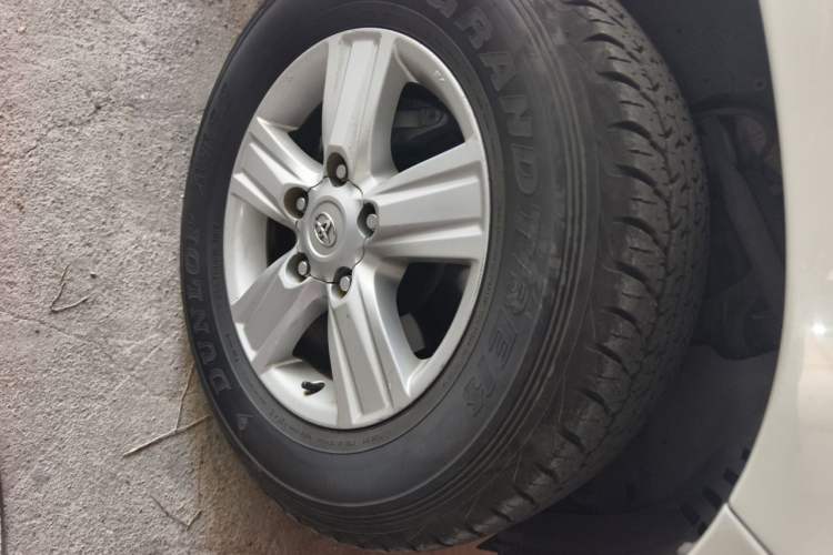 Used Toyota Land Cruiser  Right Front Wheel Hub