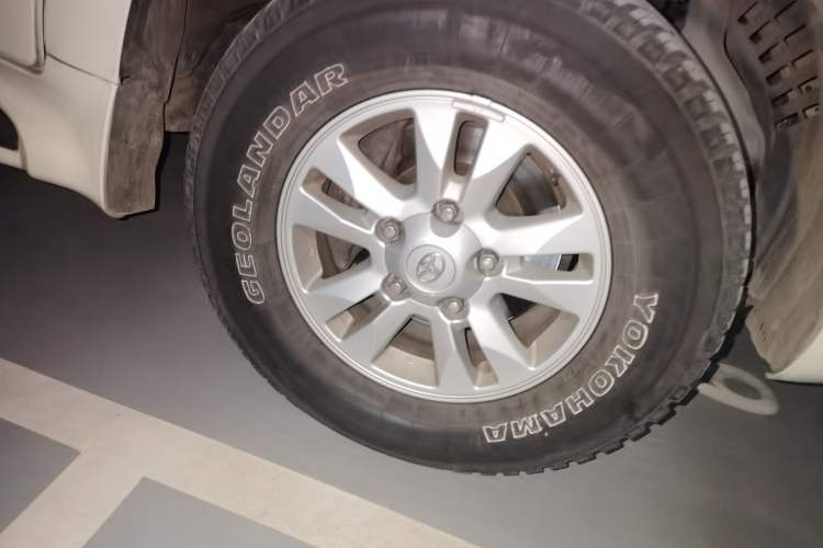 Used Toyota Land Cruiser  Right Front Wheel Hub