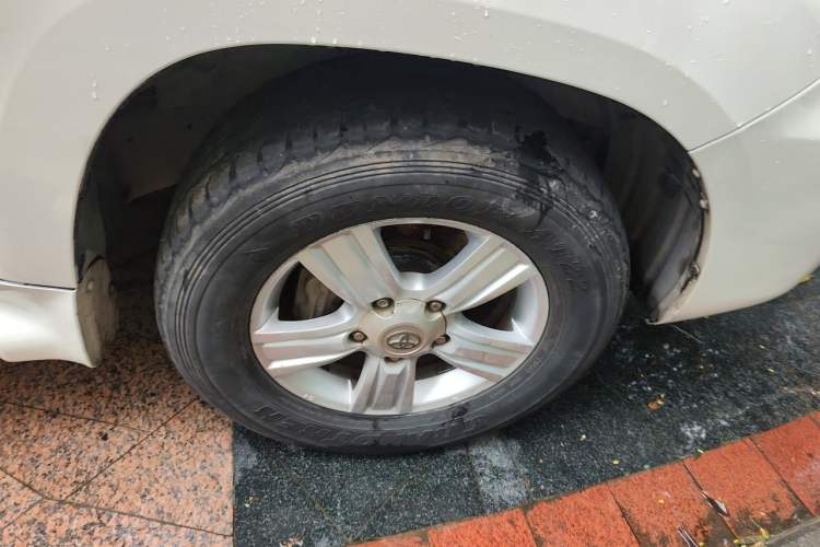 Used Toyota Land Cruiser  Right Front Wheel Hub