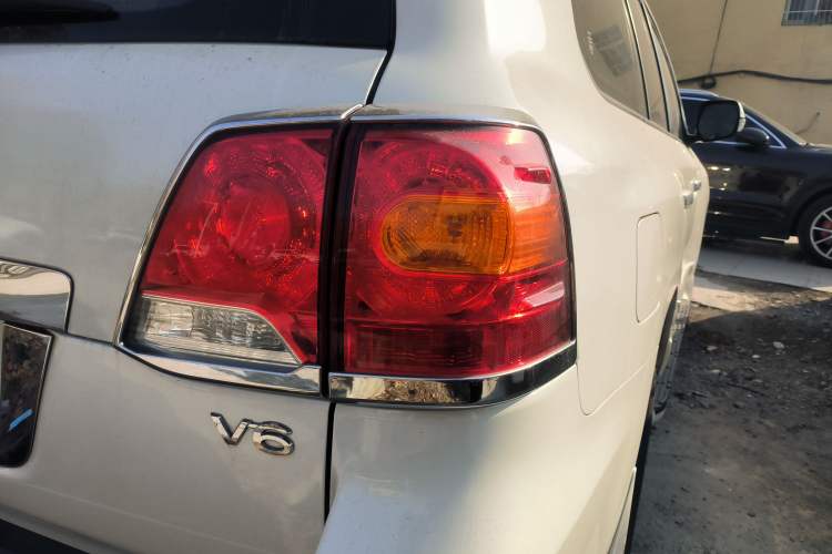Used Toyota Land Cruiser 2013 4.0L GX-R Middle East Edition Right Rear Taillight