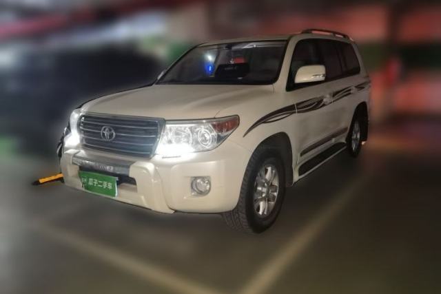 Used Toyota Land Cruiser Toyota Land Cruiser, registered in 2014, 7-seater, automatic transmission, 4.0L (parallel import).