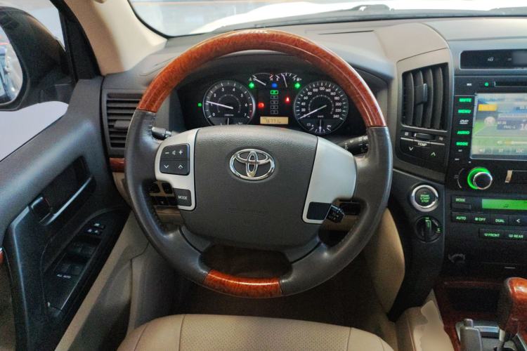 Used Toyota Land Cruiser 2013 4.0L GX-R Middle East Edition Steering Wheel