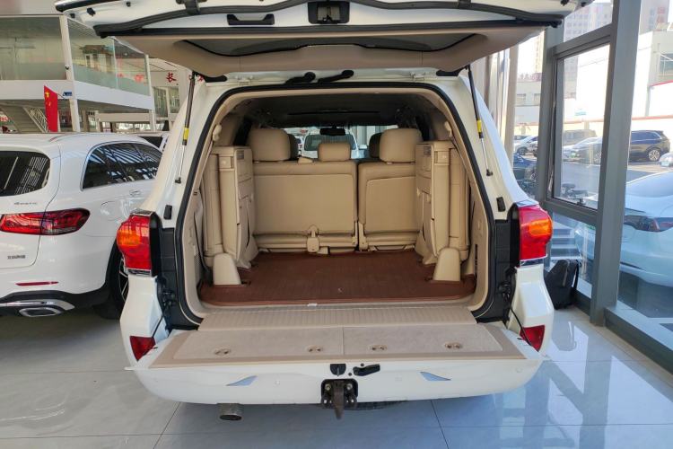Used Toyota Land Cruiser 2013 4.0L GX-R Middle East Edition Trunk