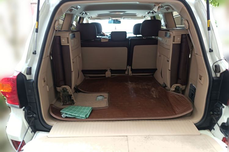 Used Toyota Land Cruiser 2013 4000 Middle East Version Trunk