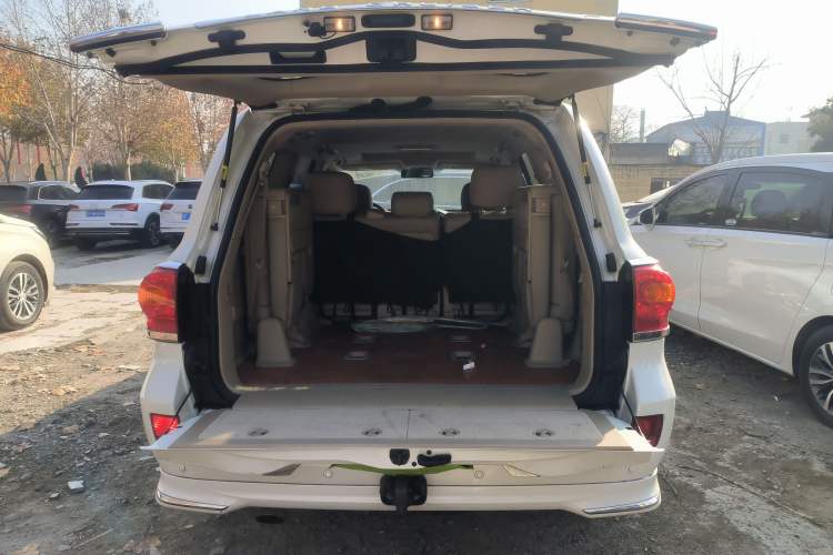 Used Toyota Land Cruiser 2013 4.0L GX-R Middle East Edition Trunk
