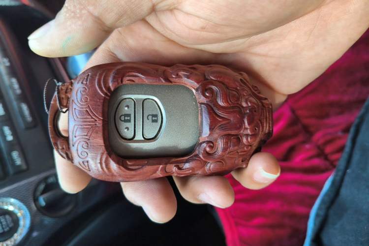 Used Toyota Land Cruiser 2013 4000 Middle East Version Vehicle Key