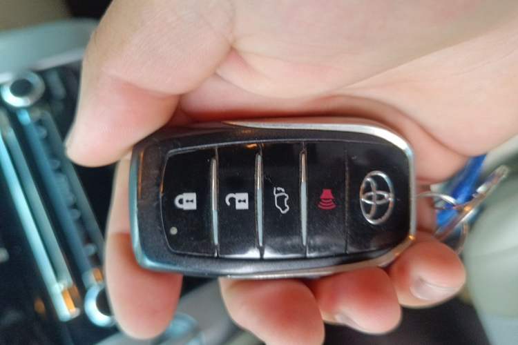 Used Toyota Land Cruiser 2013 5700 Middle East Version Vehicle Key