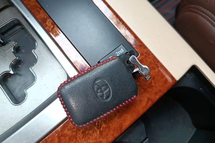 Used Toyota Land Cruiser 2013 4000 Middle East Version Vehicle Key