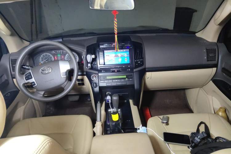 Used Toyota Land Cruiser  Center Console
