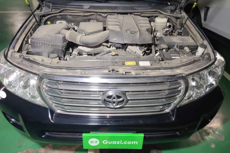 Used Toyota Land Cruiser  Engine Bay