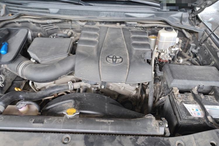 Used Toyota Land Cruiser 2014 4.0L Automatic Parallel Import Version Engine Bay