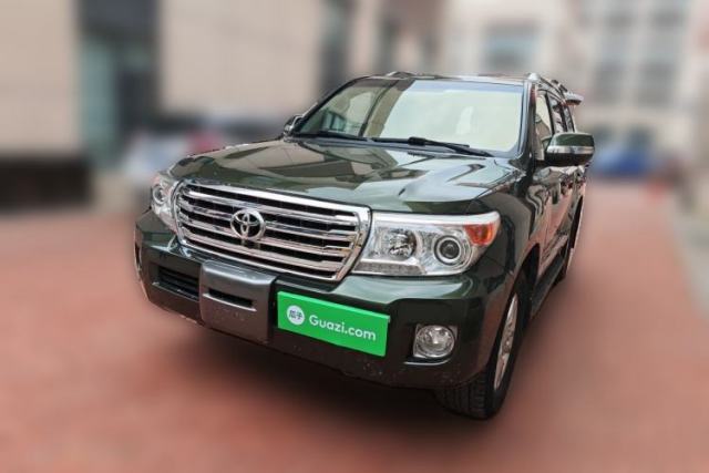 Used Toyota Land Cruiser 8 seats, 4.0L displacement, with sunroof and refrigerator