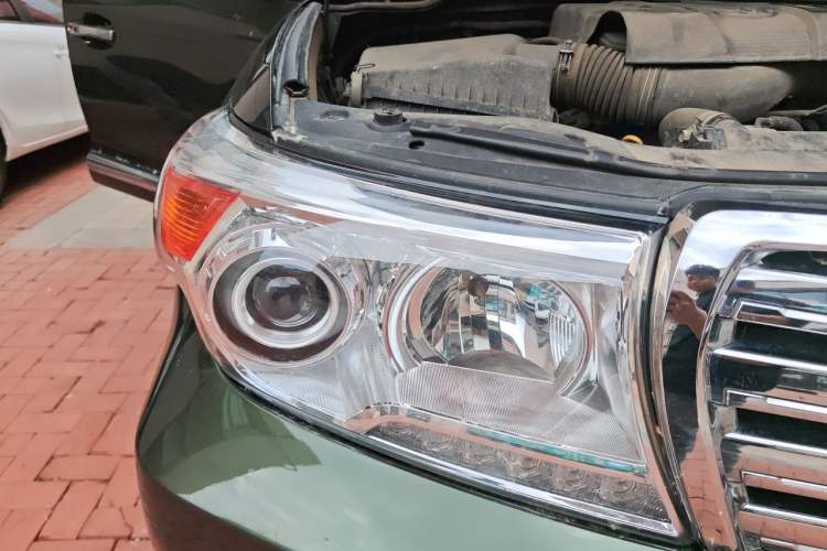Used Toyota Land Cruiser  Right Front Headlight