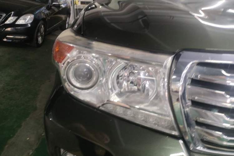 Used Toyota Land Cruiser  Right Front Headlight