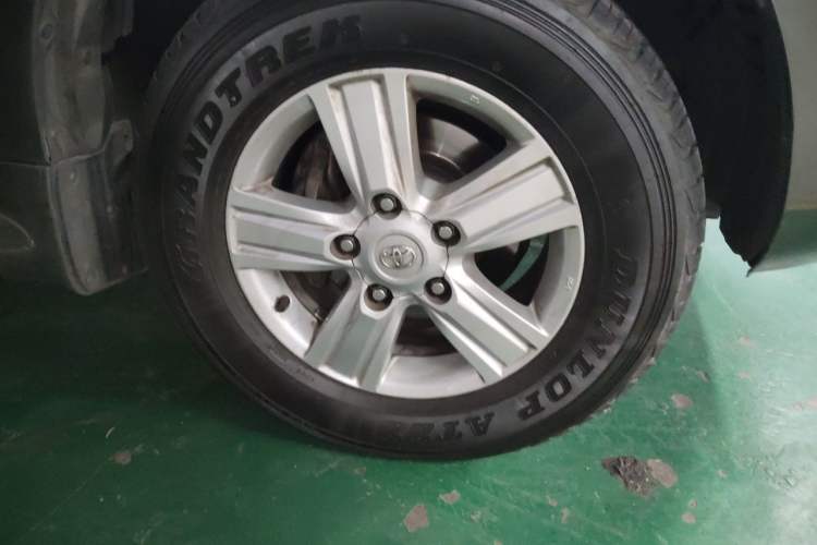 Used Toyota Land Cruiser  Right Front Wheel Hub
