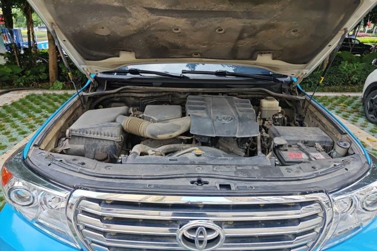 Used Toyota Land Cruiser  Engine Bay
