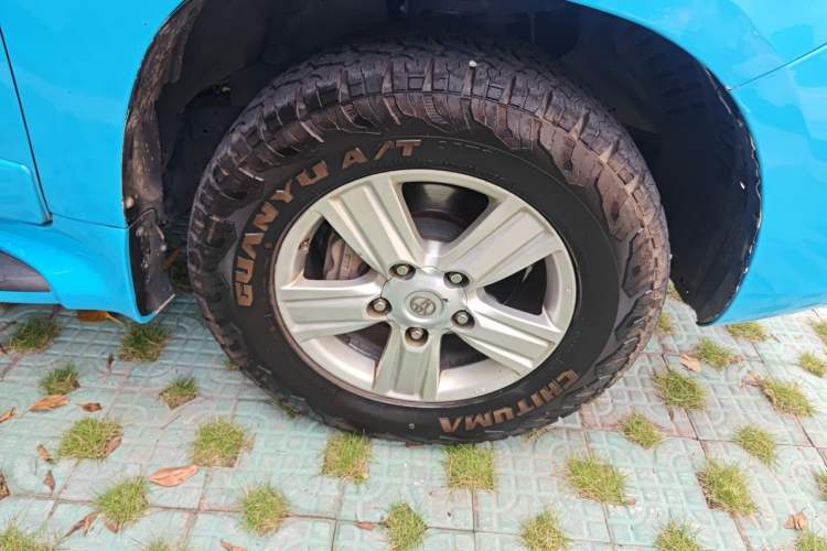 Used Toyota Land Cruiser  Right Front Wheel Hub