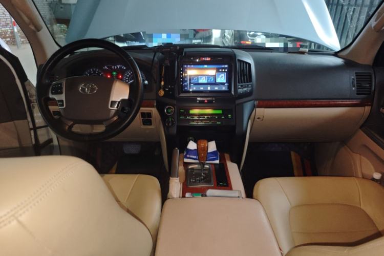 Used Toyota Land Cruiser  Center Console