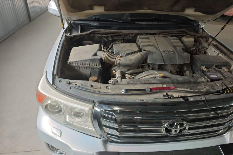 Used Toyota Land Cruiser  Engine Bay Right