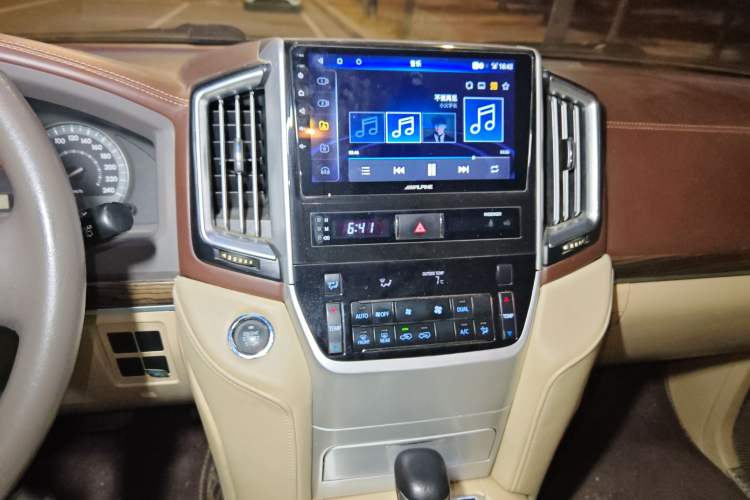 Used Toyota Land Cruiser 2014 4.0L Automatic Parallel Import Version 5 Seats Audio And AC Panel