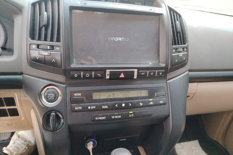 Used Toyota Land Cruiser 2014 4.0L Automatic Parallel Import Version 5 Seats Audio And AC Panel