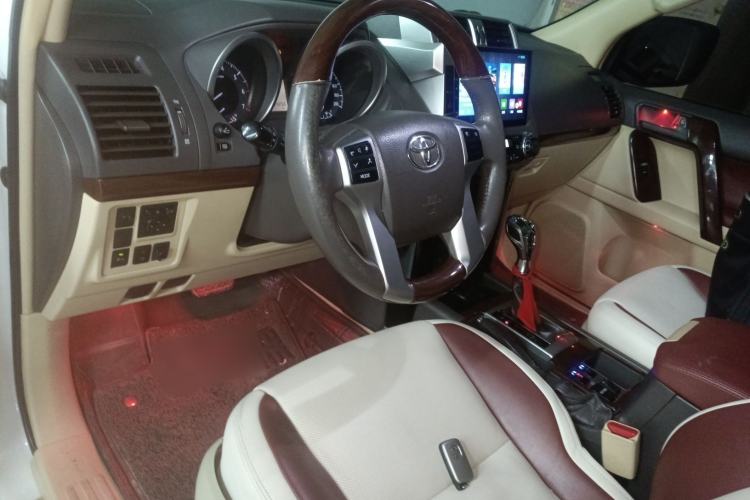 Used Toyota Land Cruiser 2014 4.0L Automatic Parallel Import Version Center Console