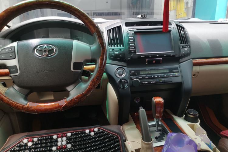 Used Toyota Land Cruiser  Center Console