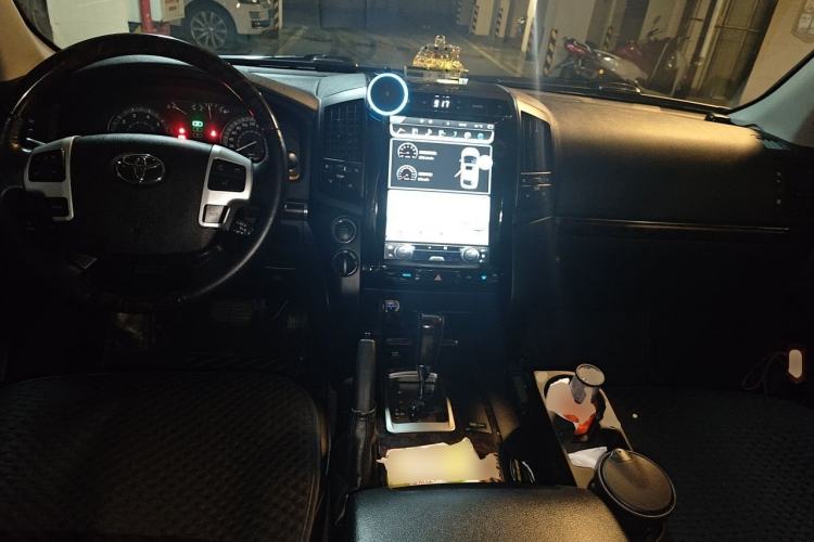 Used Toyota Land Cruiser  Center Console