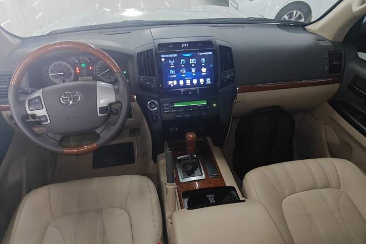 Used Toyota Land Cruiser 2014 4.0L Automatic Parallel Import Version Center Console
