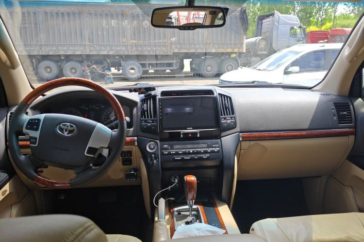 Used Toyota Land Cruiser  Center Console