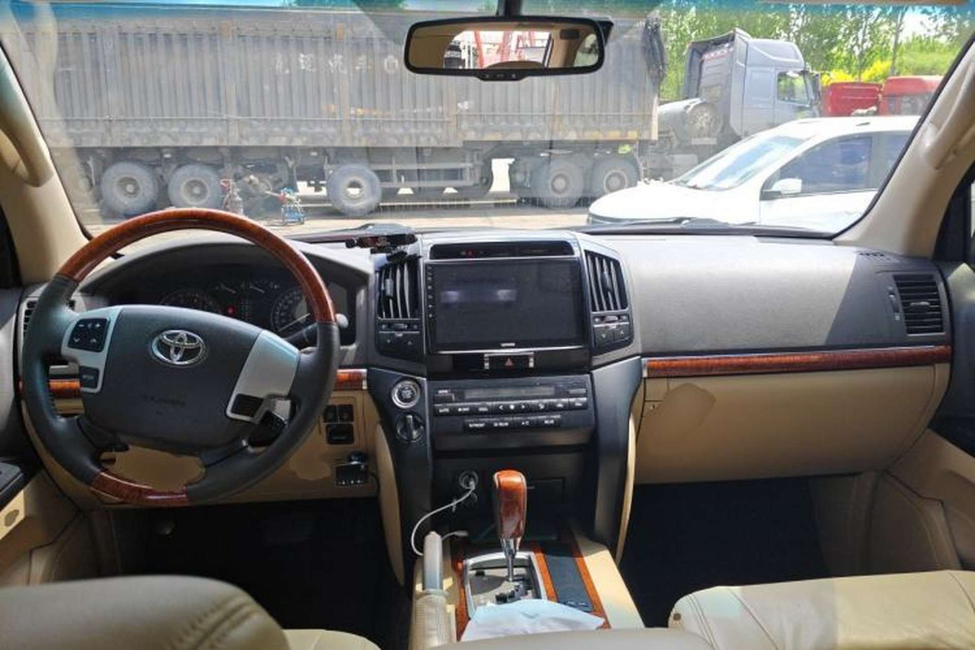 Used Toyota Land Cruiser  Center Console