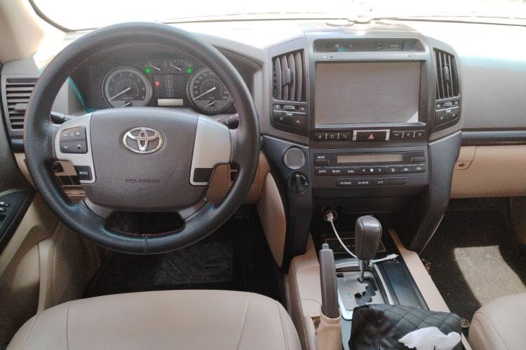 Used Toyota Land Cruiser 2014 4.0L Automatic Parallel Import Version 5 Seats Center Console