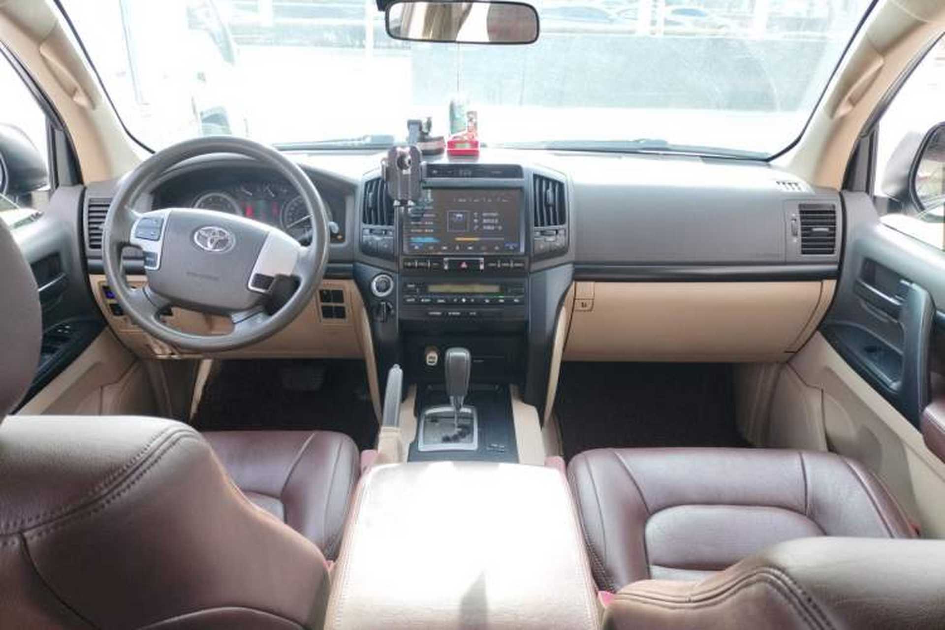 Used Toyota Land Cruiser  Center Console