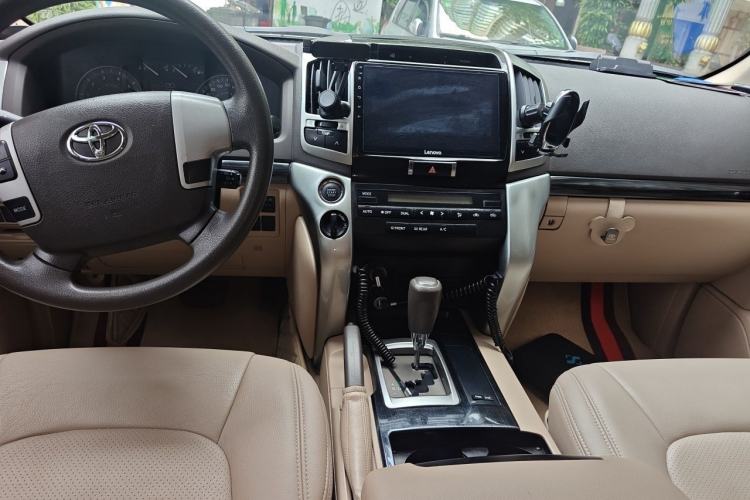 Used Toyota Land Cruiser  Center Console
