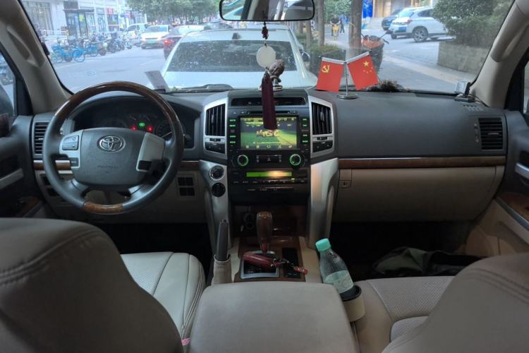 Used Toyota Land Cruiser  Center Console