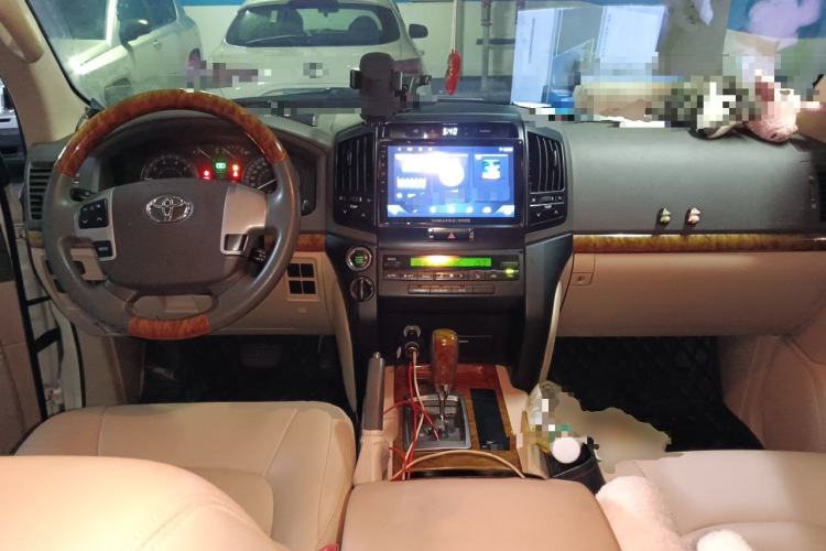 Used Toyota Land Cruiser  Center Console