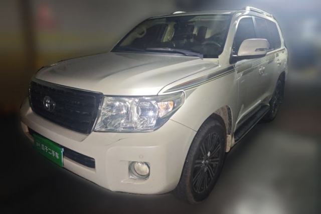 Used Toyota Land Cruiser Toyota Land Cruiser, automatic, 4.0-liter V6, five-seater, parallel import.